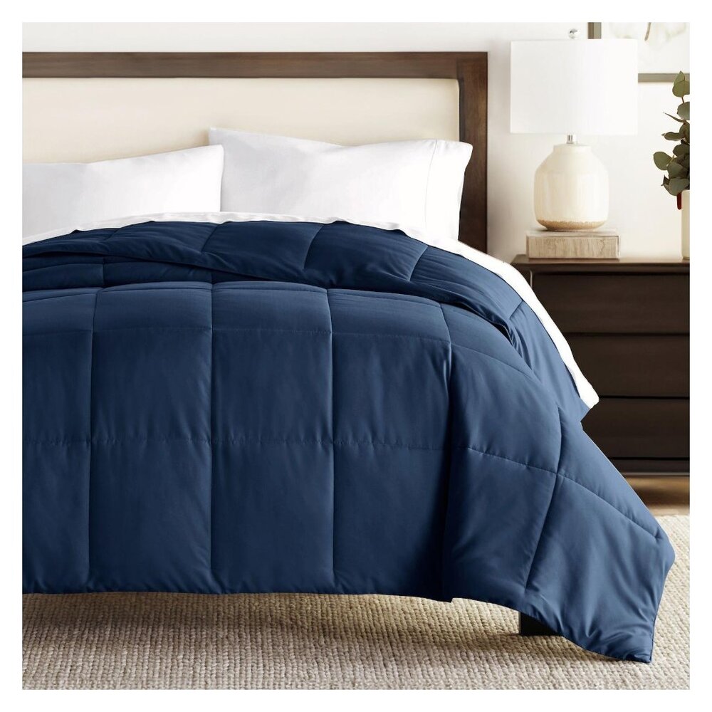 NWT Ienjoy Lightweight Premium Down-Alternative Comforter Navy Blue Full / Queen